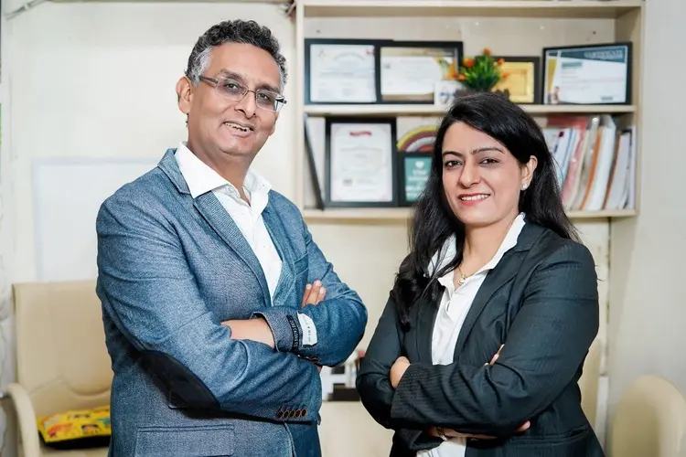 Dr. Sunil Dhingra and Dr. Stuti Sunil Dhingra, consultants at Healing Hands Physiotherapy and Orthopaedics
